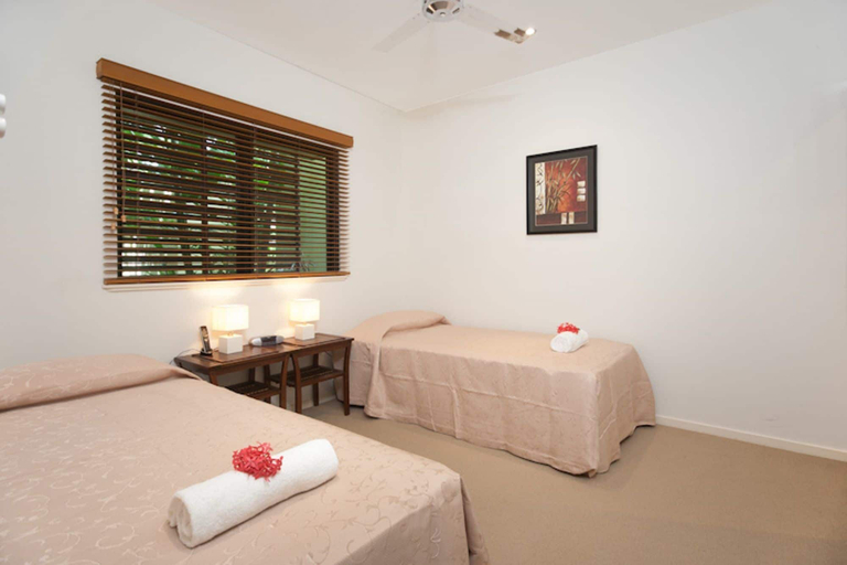 Bedroom 2, Peponi 2 - Beachfront Apartment, Cairns