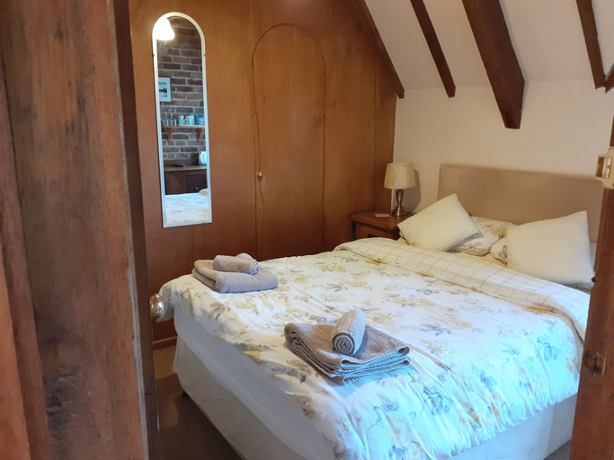 Bedroom 2, Bluebell Farm, Worcestershire