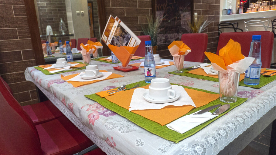 Food & Drinks 5, Hotel Les Mamelles, Dakar