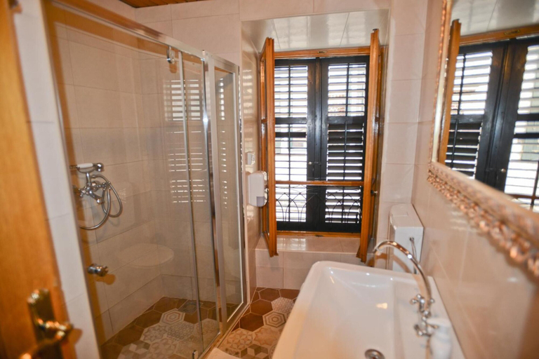 Bathroom 5, Hotel Marija