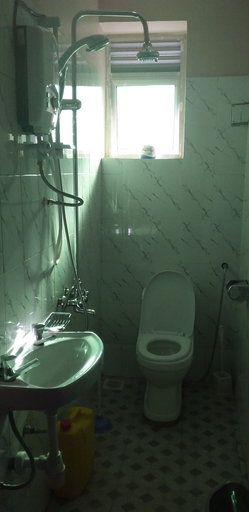 Bathroom 3, Senevin Gardens Hotel, Sheema