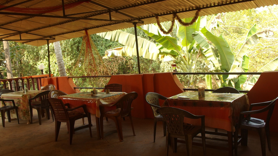 Food & Drinks 5, Yellow House, North Goa