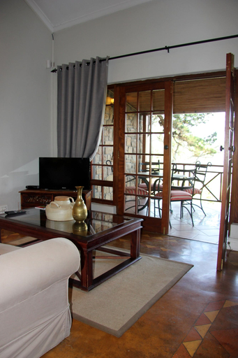 Others 5, MontMartre Chalets and Guest House, Cape Winelands