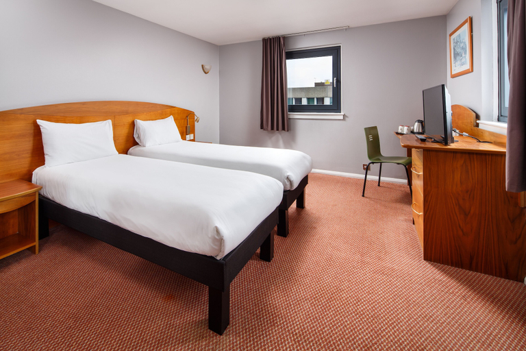 Bedroom 4, ibis Northampton Centre, Northamptonshire
