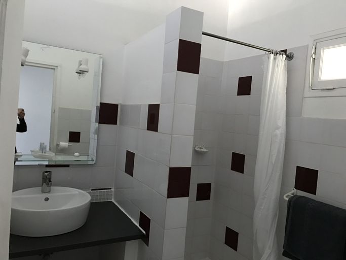 Bathroom 4, Hôtel Paradis, Var