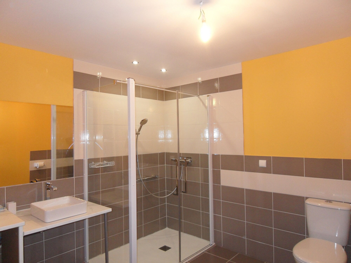 Bathroom 4, Domaine des Escouanes, Lot