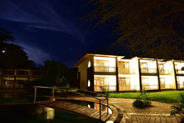 Exterior & Views