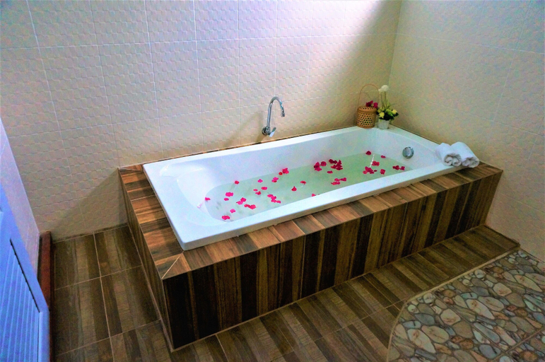 Bathroom 5, Ruenthai Boutique, Phuket Island