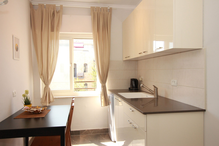 Others 4, Gabriel Apartments - Stylish Suites - King George ST
