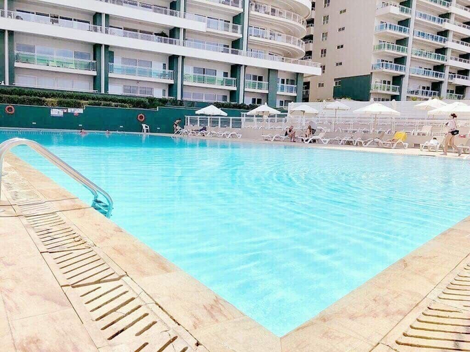 Sport & Beauty, Stunning Seafront Lux Apt wt Pool, Upmarket Area