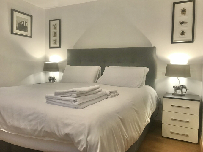 Bedroom 2, Marehay Hall Farm, Derbyshire