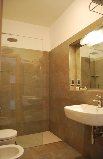 Bathroom 4, Aparthotel Albatros, Udine