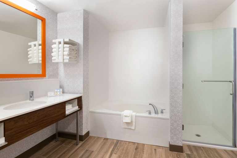 Bathroom 4, Hampton Inn St. Louis - Columbia, Monroe