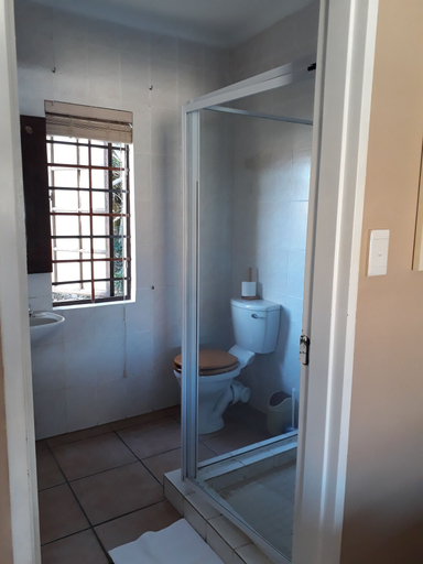 Bathroom 3, Tourist Lodge Gansbaai, Overberg