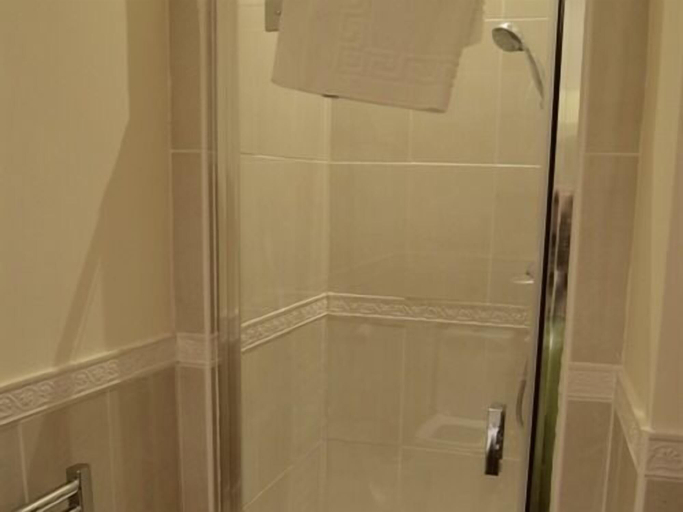 Bathroom 3, The George Hotel, Shropshire