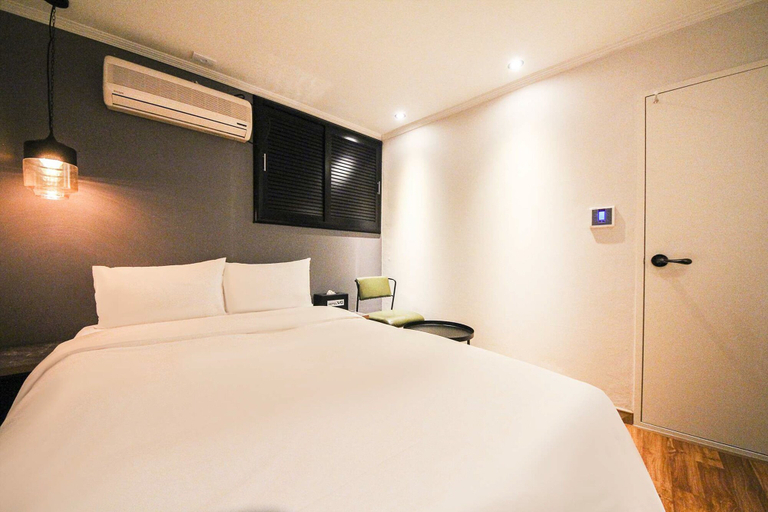 Bedroom 3, Hotel WO  in Chungjeongro, Jung