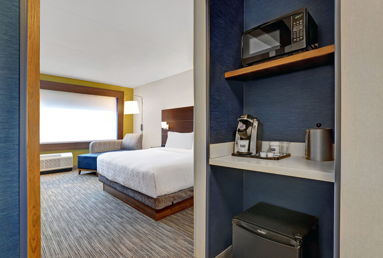 Bedroom 4, Holiday Inn Express KINGSTON WEST, Frontenac