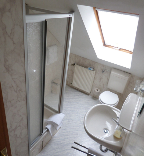 Bathroom 5, Aparthotel Sarstedter Hof, Hildesheim