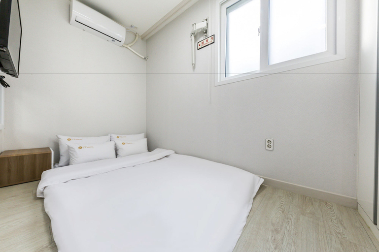 Bedroom 4, JS Hotel, Guro