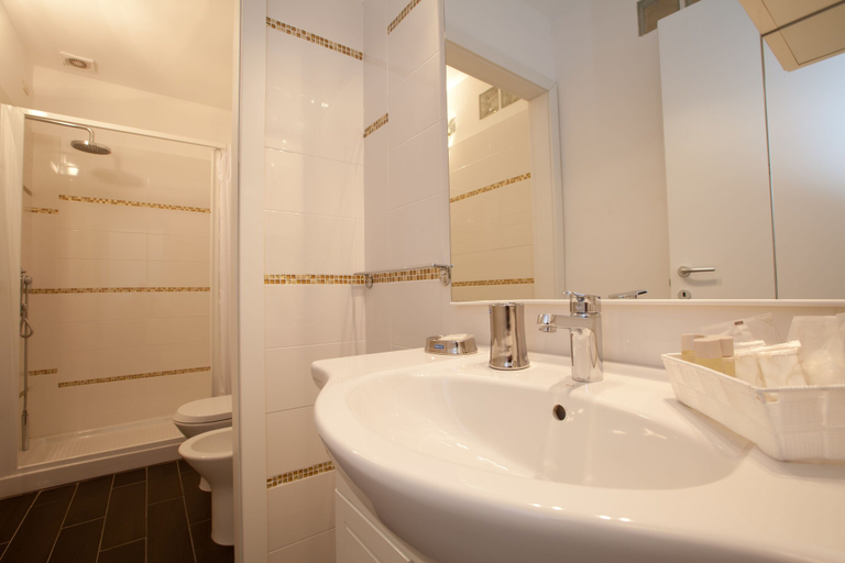 Bathroom 3, Affittacamere Cagliari, Cagliari