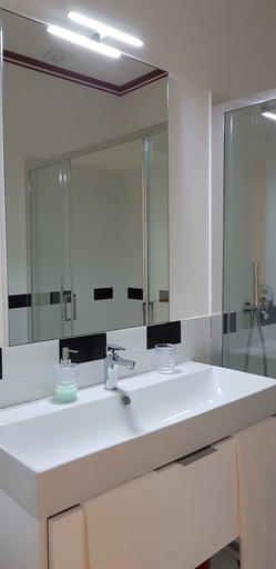 Bathroom 5, Residenza Le 6 A, Trieste