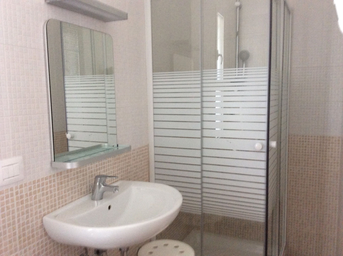 Bathroom 4, Hotel Augustus Milano Marittima, Ravenna