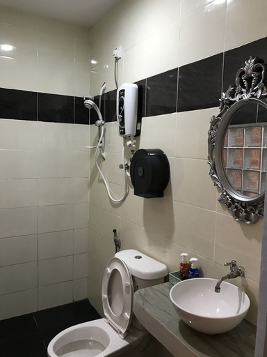 Bathroom 3, Fantasy Boutique Hotel, Malacca City