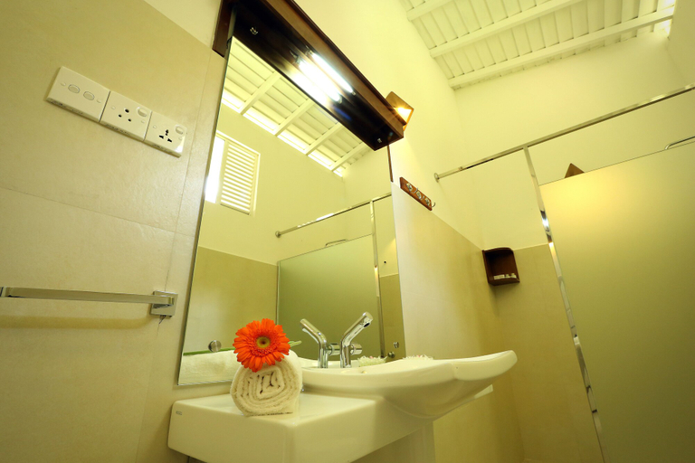 Bathroom 4, Beach Grove Villas, Habaraduwa