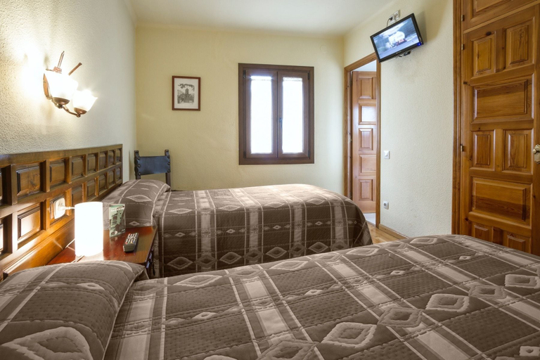 Bedroom 3, Hotel Farré d'Avall, Lleida
