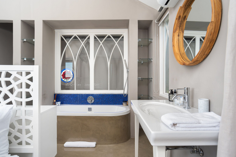 Bathroom 4, Pine Road 26, City of Cape Town