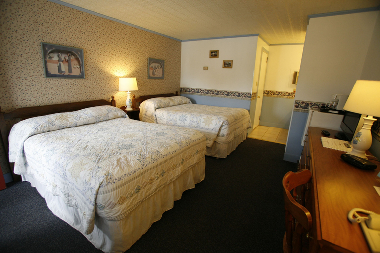 Bedroom 2, Bennington Motor Inn, Bennington