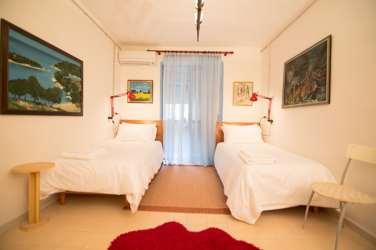 Bedroom 2, Artistic Tirana, Tiranës