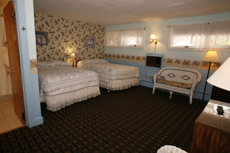 Bedroom 2, Bennington Motor Inn, Bennington