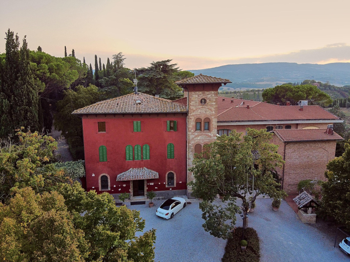Exterior & Views