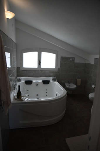 Bathroom 5, B&B THE TOWER Tropea, Vibo Valentia