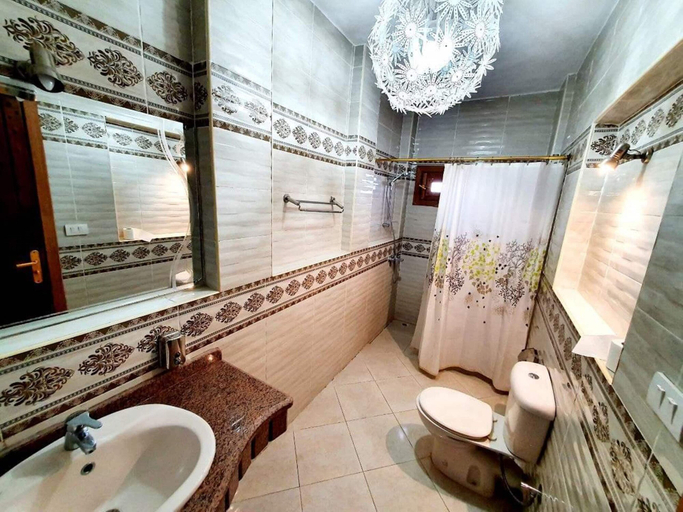 Bathroom 4, Nile Compound Hotel, Luxor
