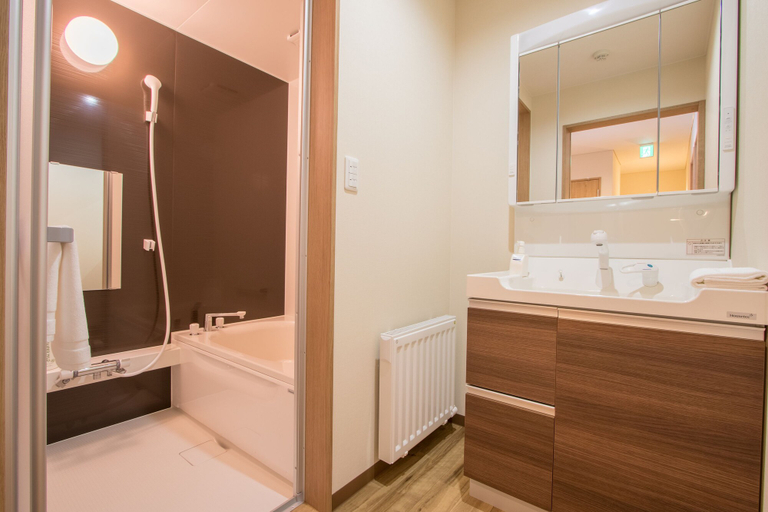 Bathroom 4, Kabayama Townhouses, Kutchan