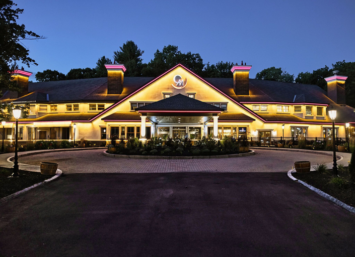 Exterior & Views 2, Chateau Merrimack Resort & Spa, Middlesex