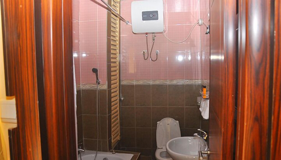 Bathroom 3, Hotel Interconnect, AbujaMun