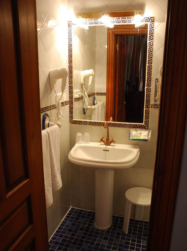 Bathroom 2, Hotel Alvar Fañez, Jaén