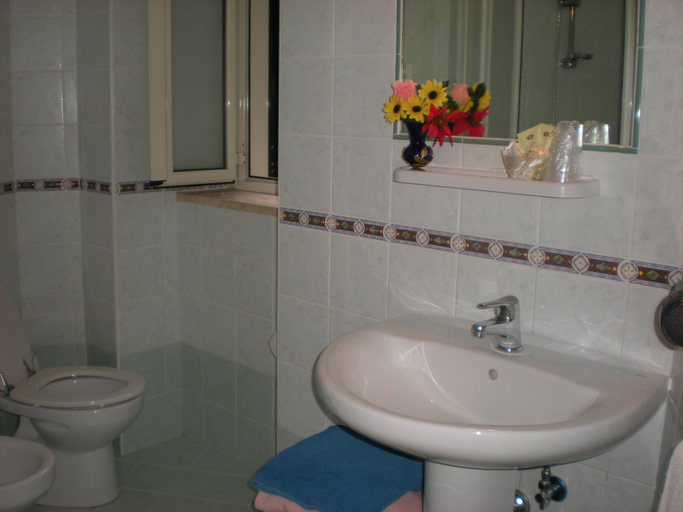Bathroom 4, L'Argine Fiorito, Salerno