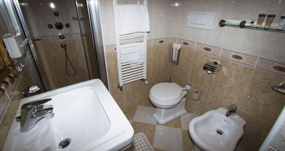 Bathroom 5, Hotel Posta, Como