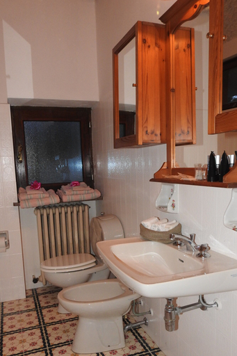 Bathroom 4, La Menaresta Apartments, Como