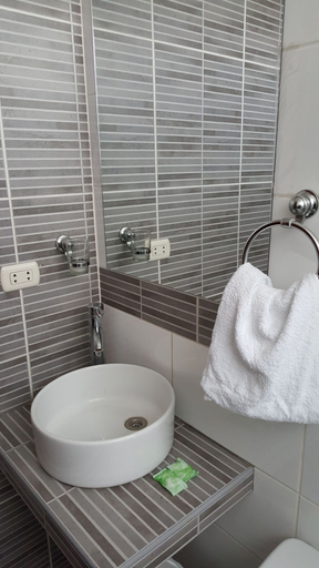 Bathroom 3, Gold Tacna, Tacna
