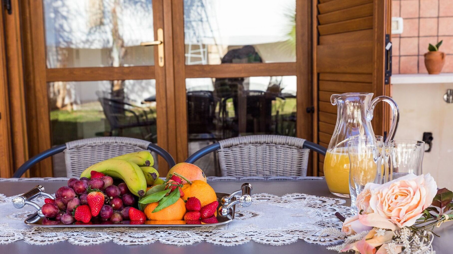 Food & Drinks 5, Villa Geraldina  con piscina, Lecce