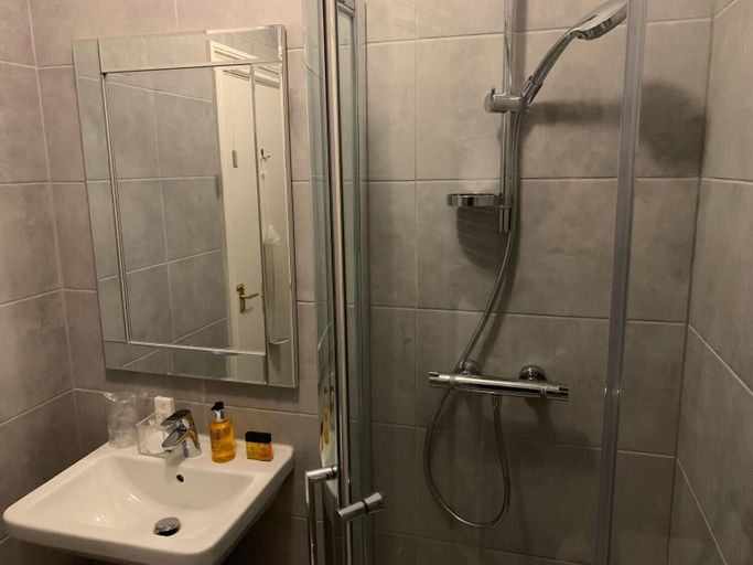 Bathroom 4, The Old Lodge, North Yorkshire