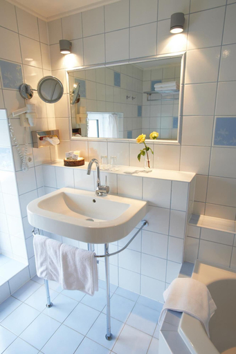 Bathroom 3, Manoir Kasselslay, Clervaux