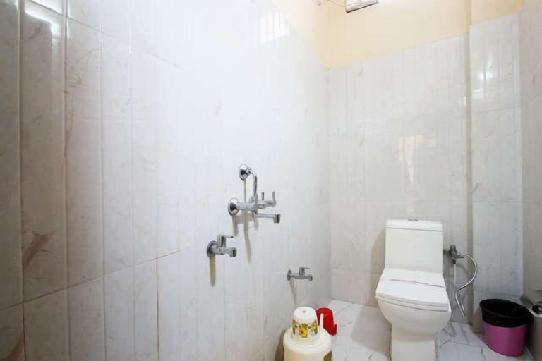 Bathroom 5, Ganga Monastery, Varanasi