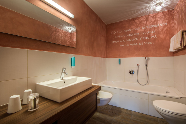 Bathroom 5, Hotel Gran Ciasa, Bolzano