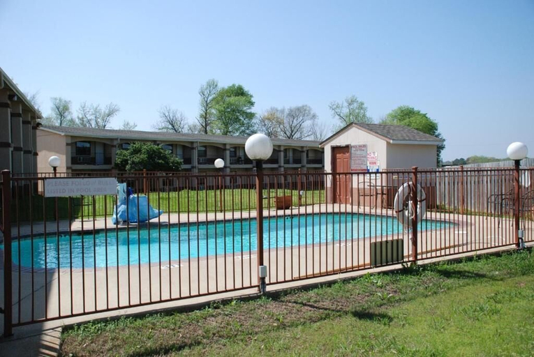Exterior & Views 2, Apple Tree Inn Tyler Lindale, Smith